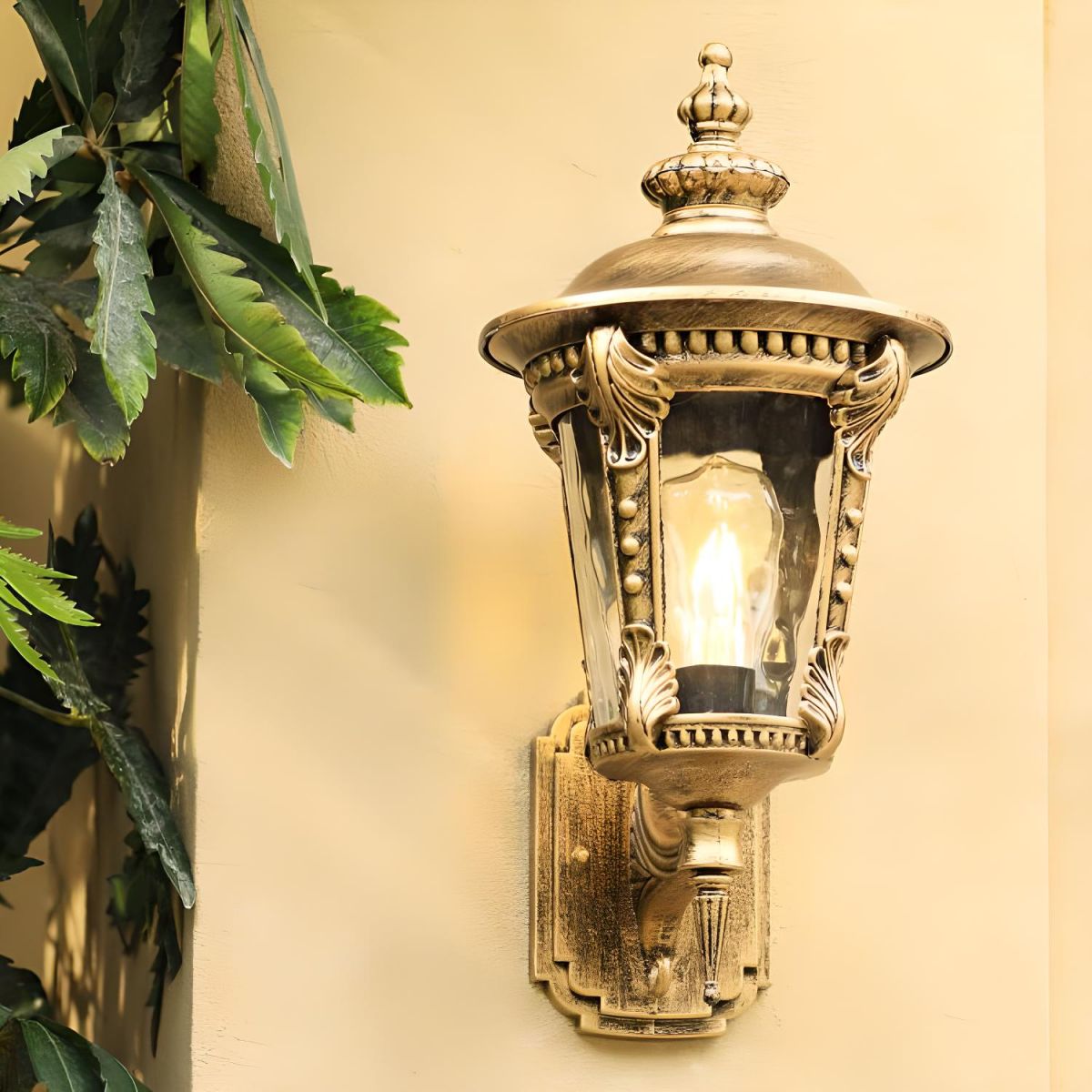Heritage Style Outdoor Lamp