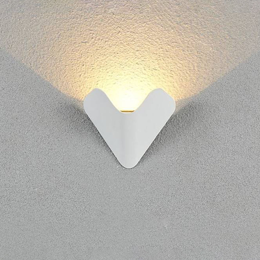 Minimalist Triangle Metal Outdoor Wall Lamp