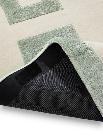 Cream wool rug living room design