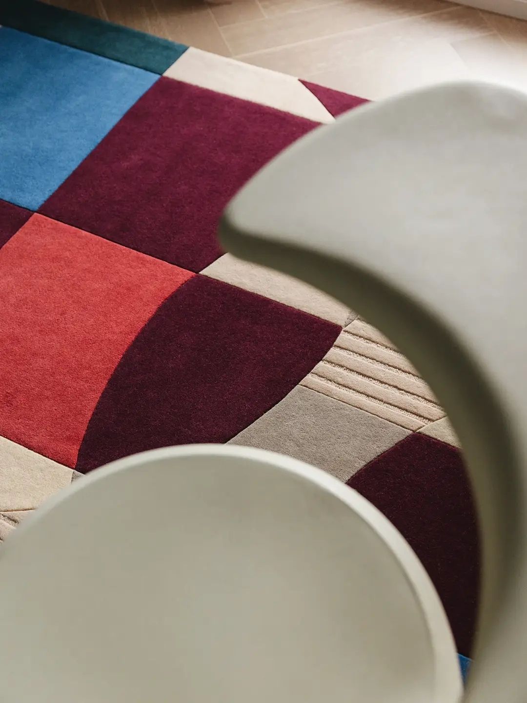 Modern wool rug multicolor design