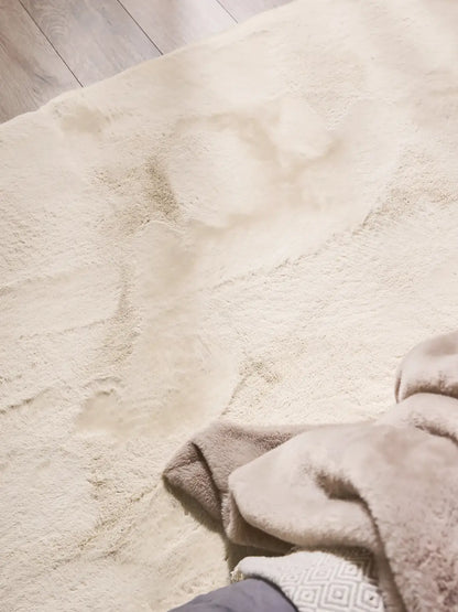 Washable faux fur rug