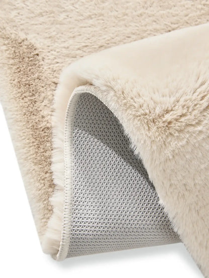 Washable faux fur rug