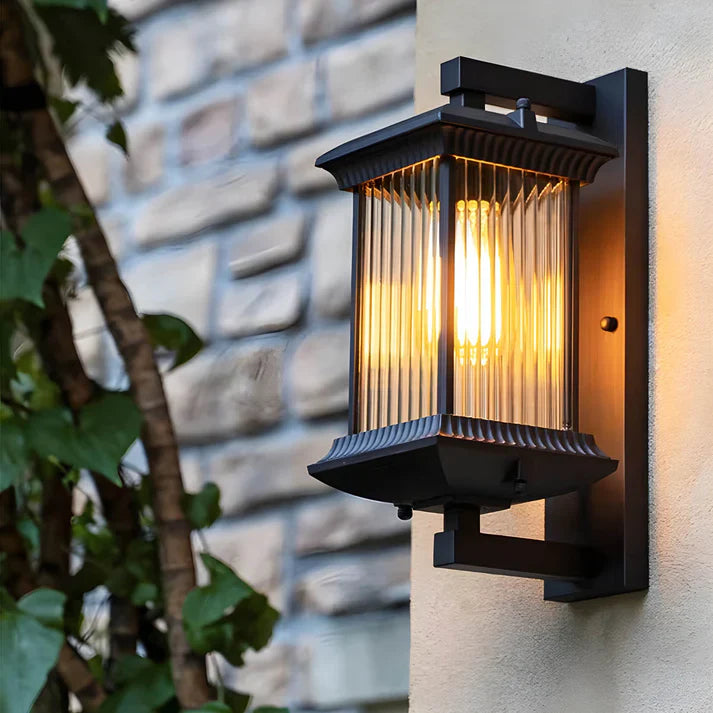 Classic outdoor wall light, lantern style