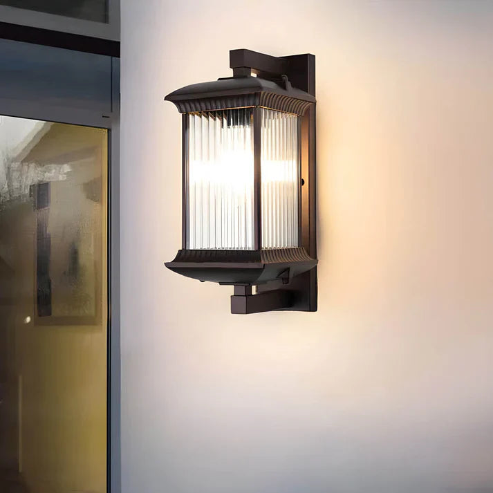 Classic outdoor wall light, lantern style