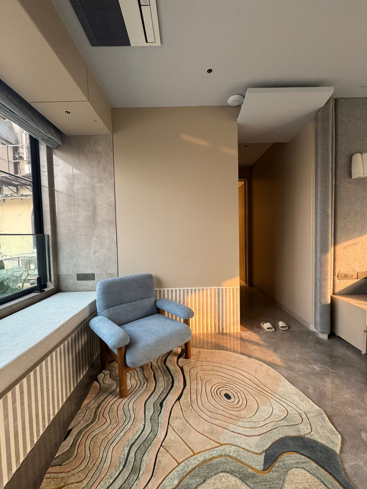 Timeless wool rug for living spaces