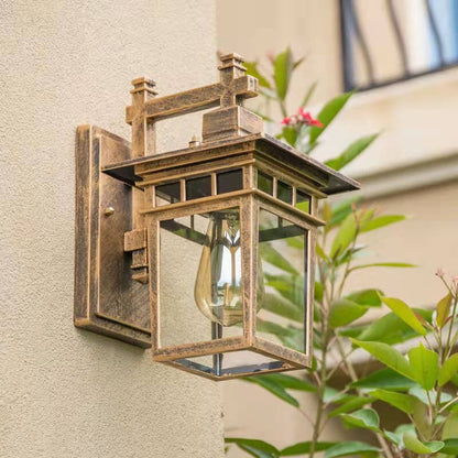 Classic Outdoor Wall Lantern