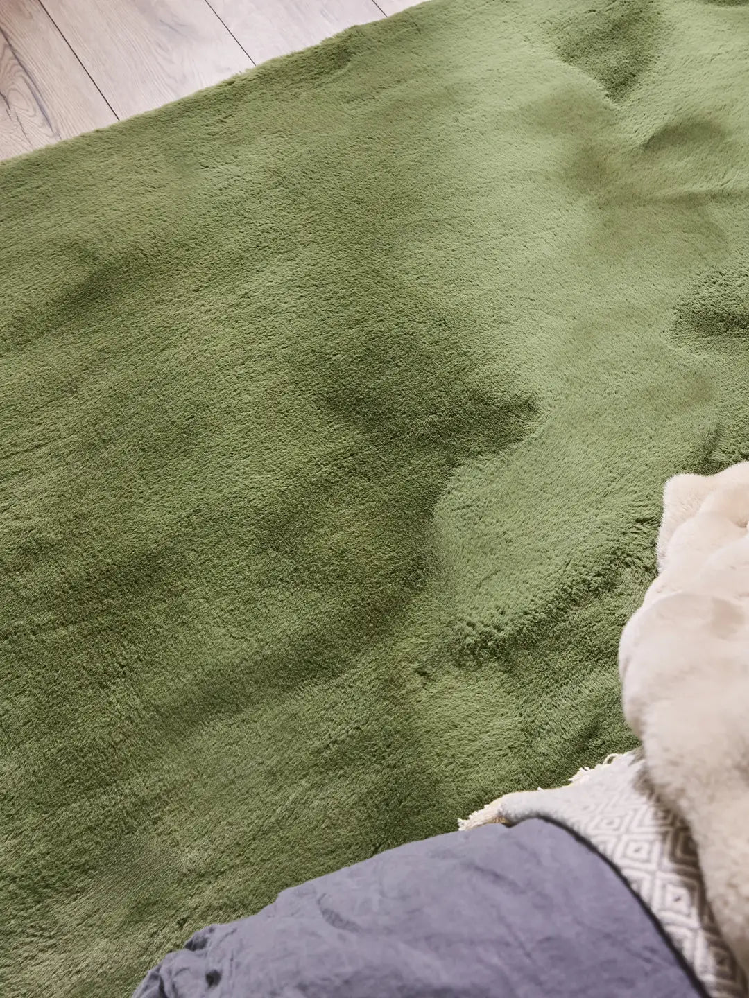 Washable faux fur rug