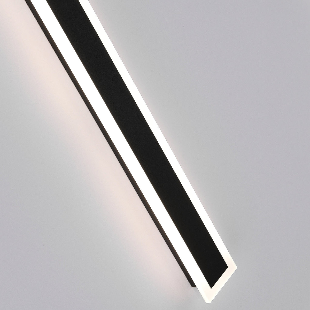 Halvenn Minimalist Acrylic Pane Outdoor Wall Light