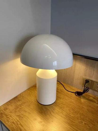 Iconic metal table lamp