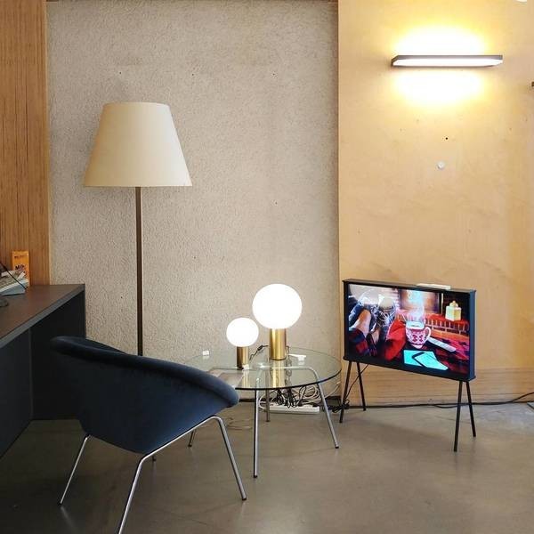 Glass sphere table lamp