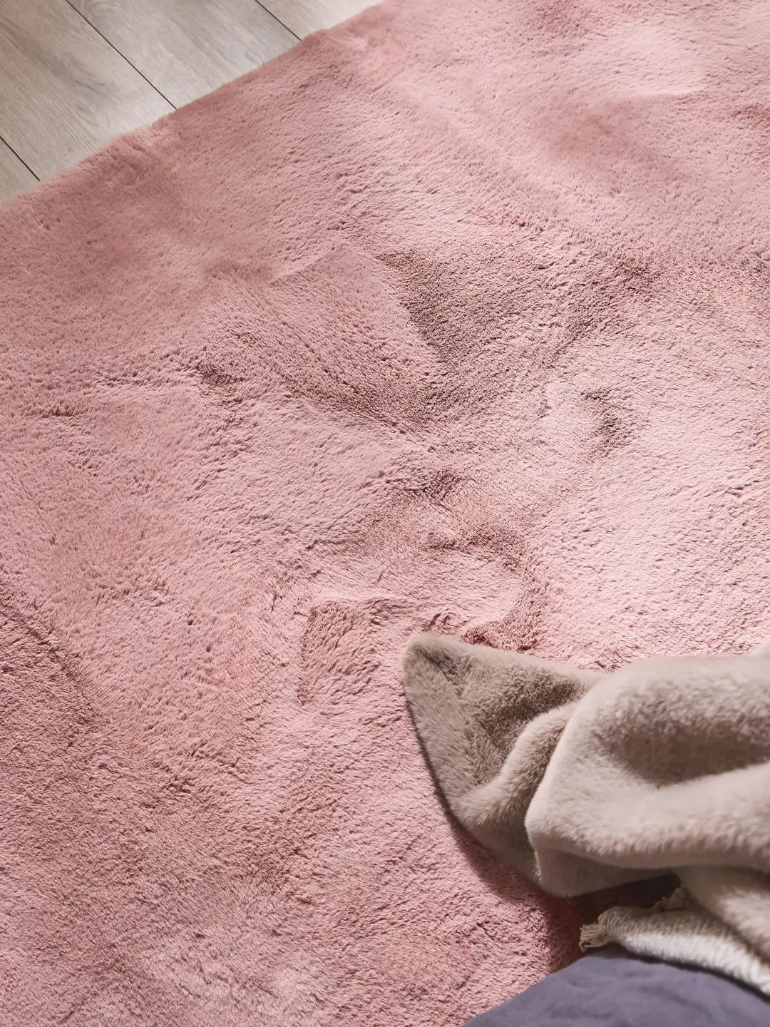 Washable faux fur rug