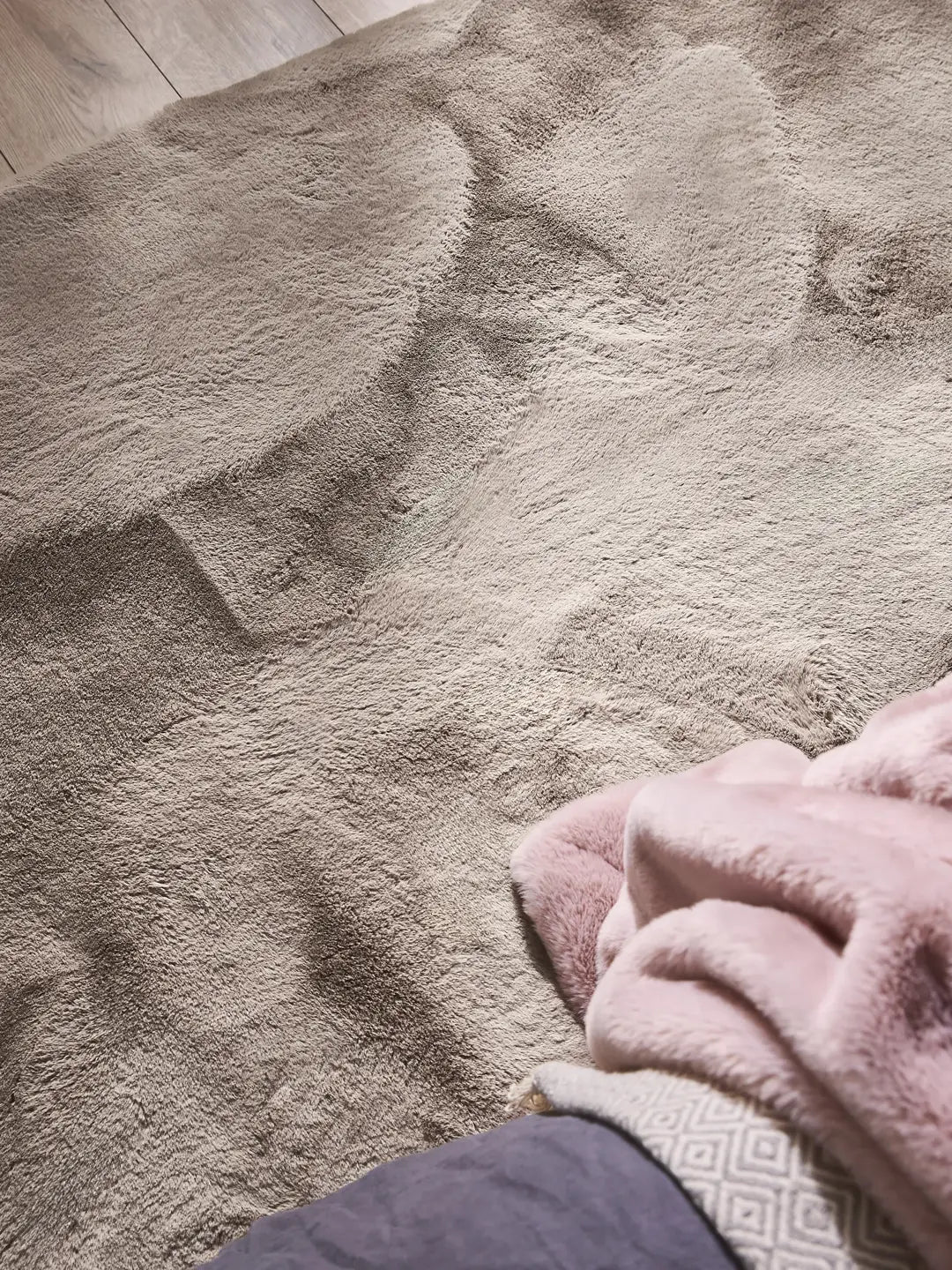 Washable faux fur rug